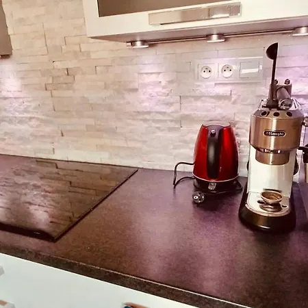 Modern Apartment, 300m From Main Street And Aupark 아파트 *