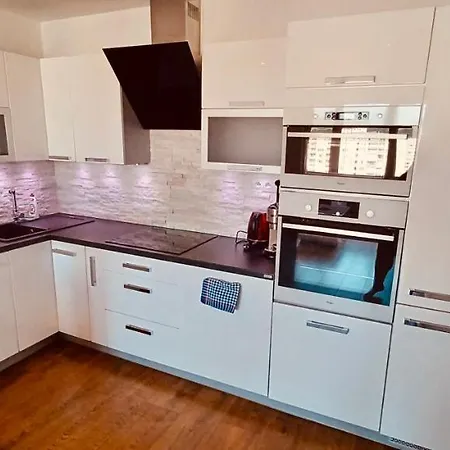 아파트 Modern Apartment, 300m From Main Street And Aupark 코시체