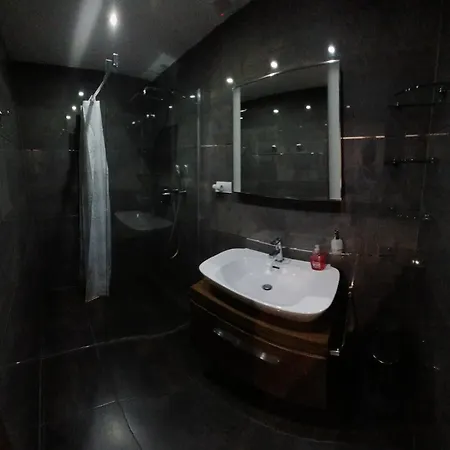 Modern Apartment, 300m From Main Street And Aupark Apartmán