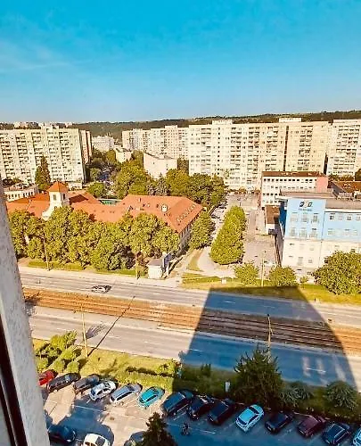 Modern Apartment, 300m From Main Street And Aupark Apartmán *